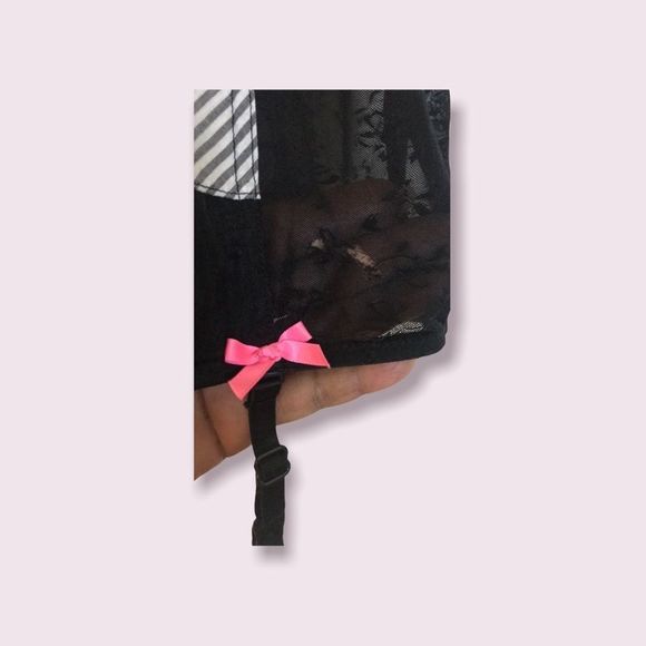 VICTORIA’S SECRET Camisole Lace Bows Garters Adjustable Straps Blk/White Size M - Picture 4 of 6